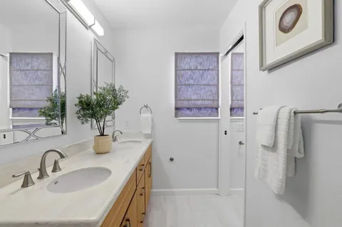a en suite bathroom with double sink and a mirror