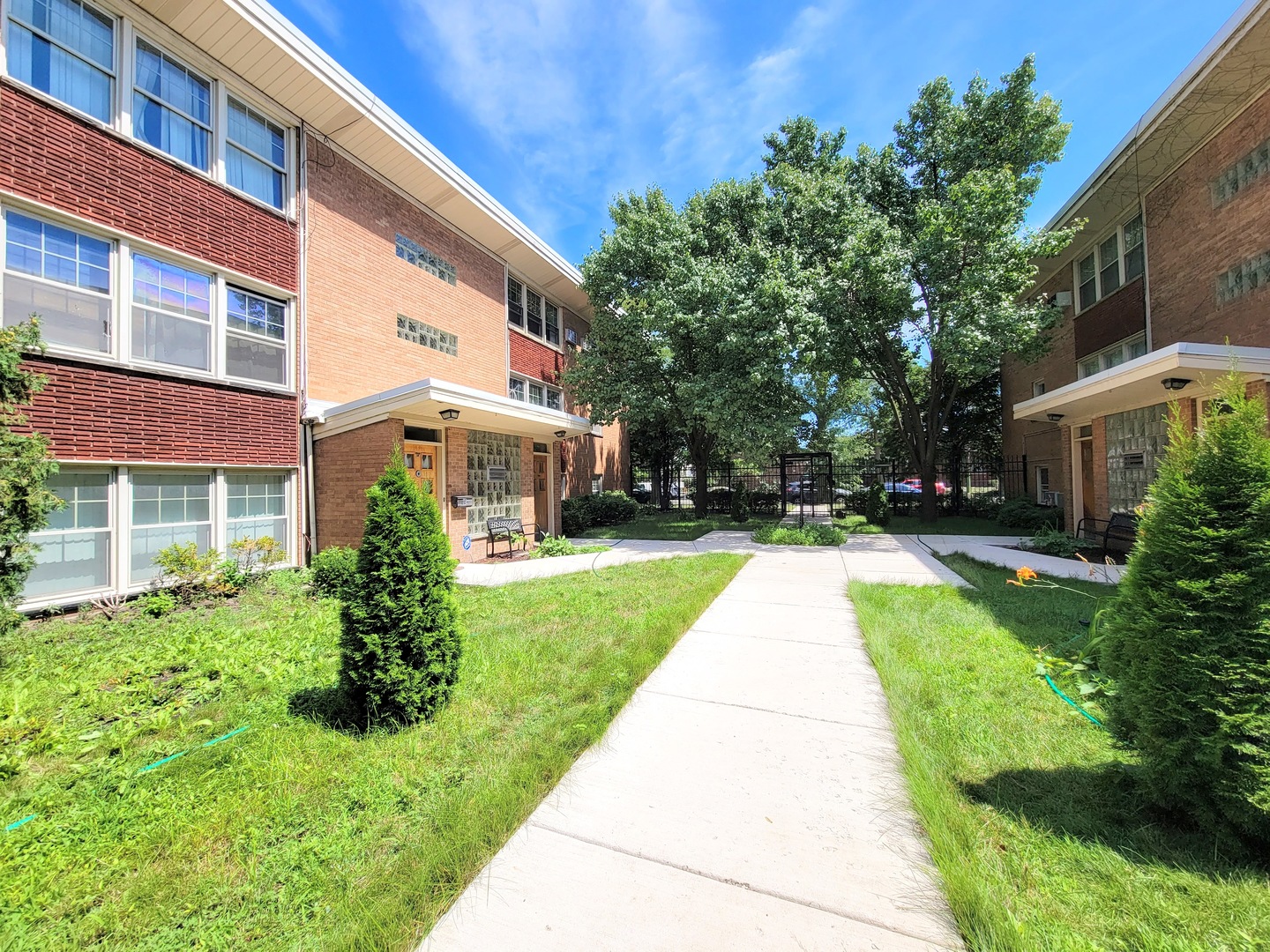 7538 North Ridge Boulevard, Unit 3E Chicago, IL 60645 - Photo 20 of 20 a view of house with garden
