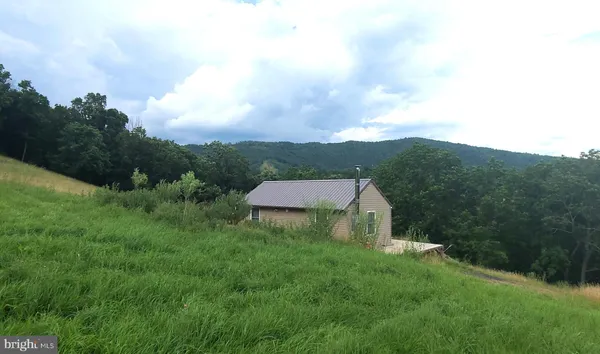 $379,000 | 534 Co Rte 10/2, Franklin, WV 26807