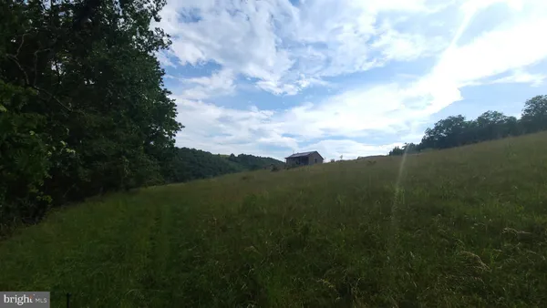 $379,000 | 534 Co Rte 10/2, Franklin, WV 26807