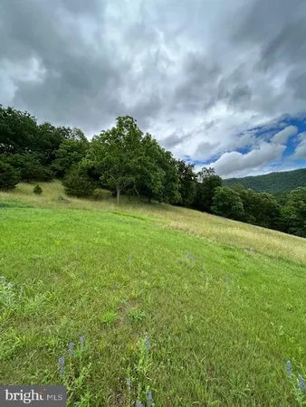 $379,000 | 534 Co Rte 10/2, Franklin, WV 26807
