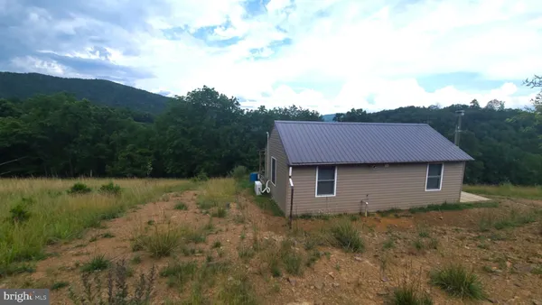 $379,000 | 534 Co Rte 10/2, Franklin, WV 26807