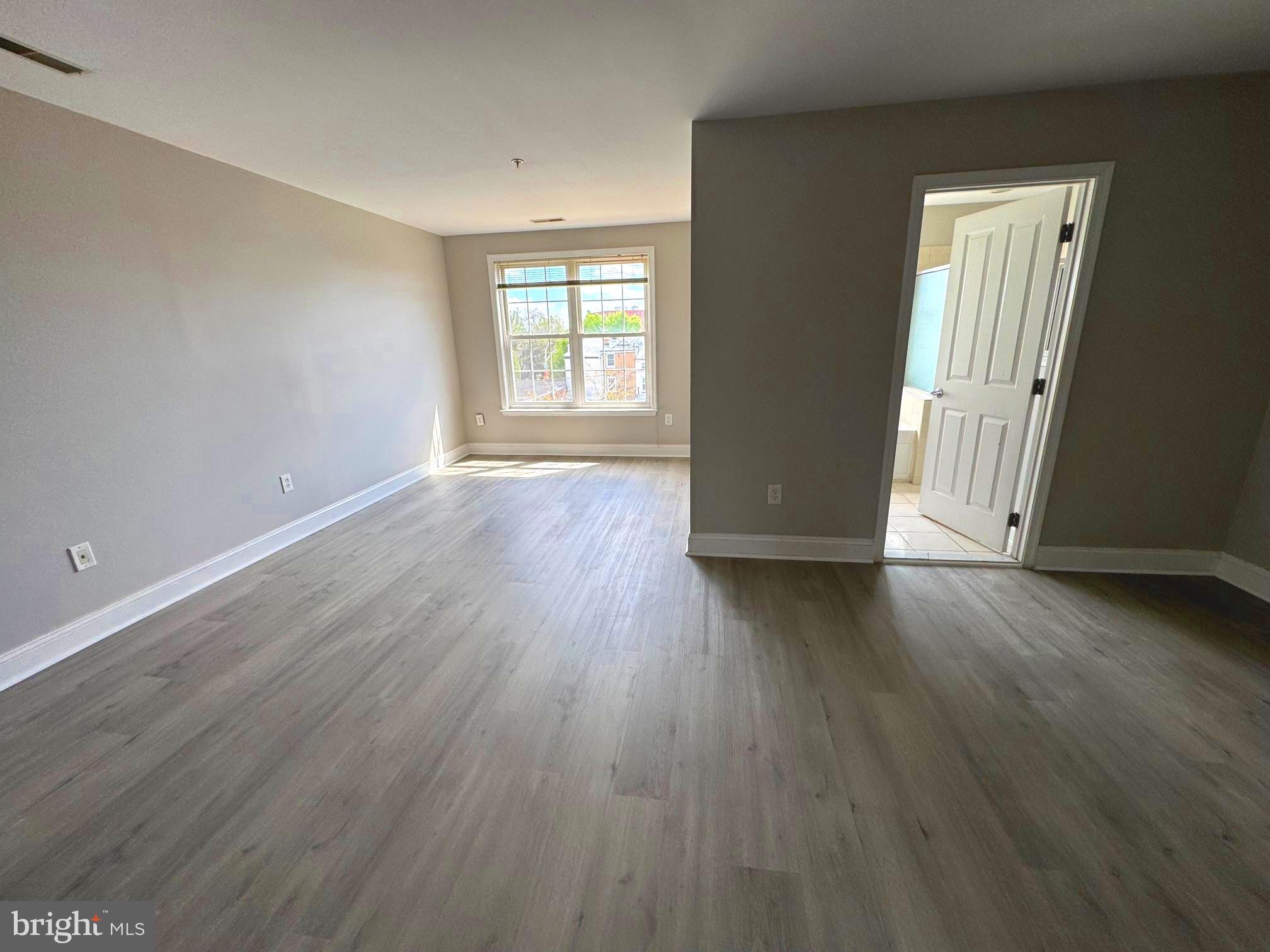 831 Ramsay Street Baltimore, MD 21230 - Photo 11 of 16 Large Primary suite