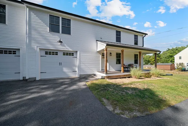 $750,000 | 17 B Page Road, Kingston, NH 03848