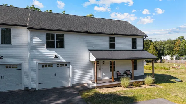 $750,000 | 17 B Page Road, Kingston, NH 03848