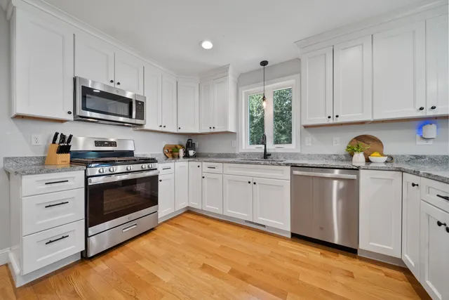 $750,000 | 17 B Page Road, Kingston, NH 03848