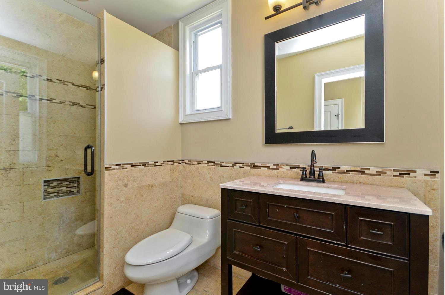 411 Rittenhouse Street Northwest Washington, DC 20011 - Photo 18 of 30 Bath (Master)