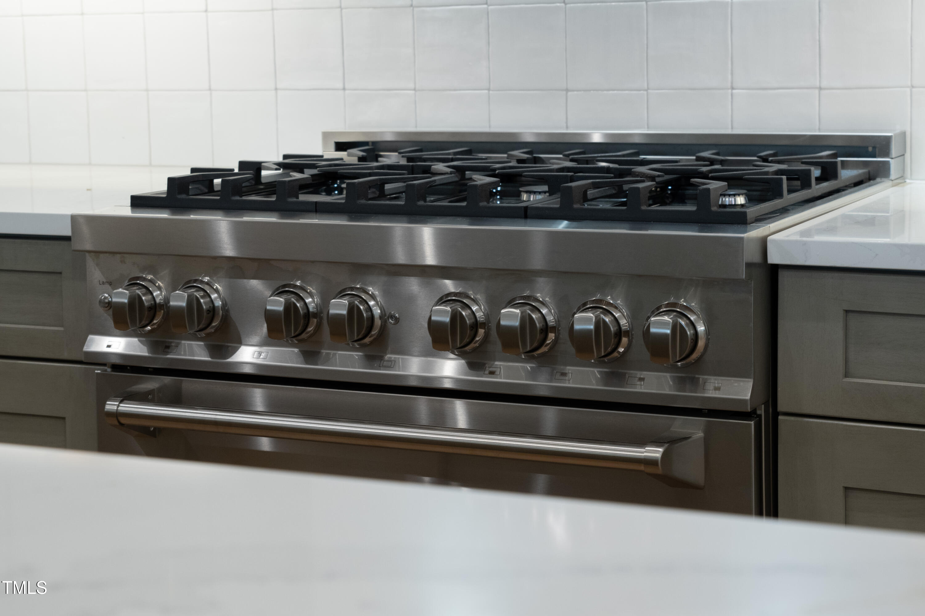 2419 Mayview Road Raleigh, NC 27607 - Photo 18 of 55 a close view of stove top oven