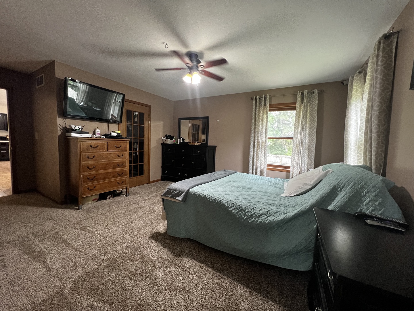303 Minnesota Drive Dixon, IL 61021 - Photo 20 of 34 a bedroom with a bed and a television