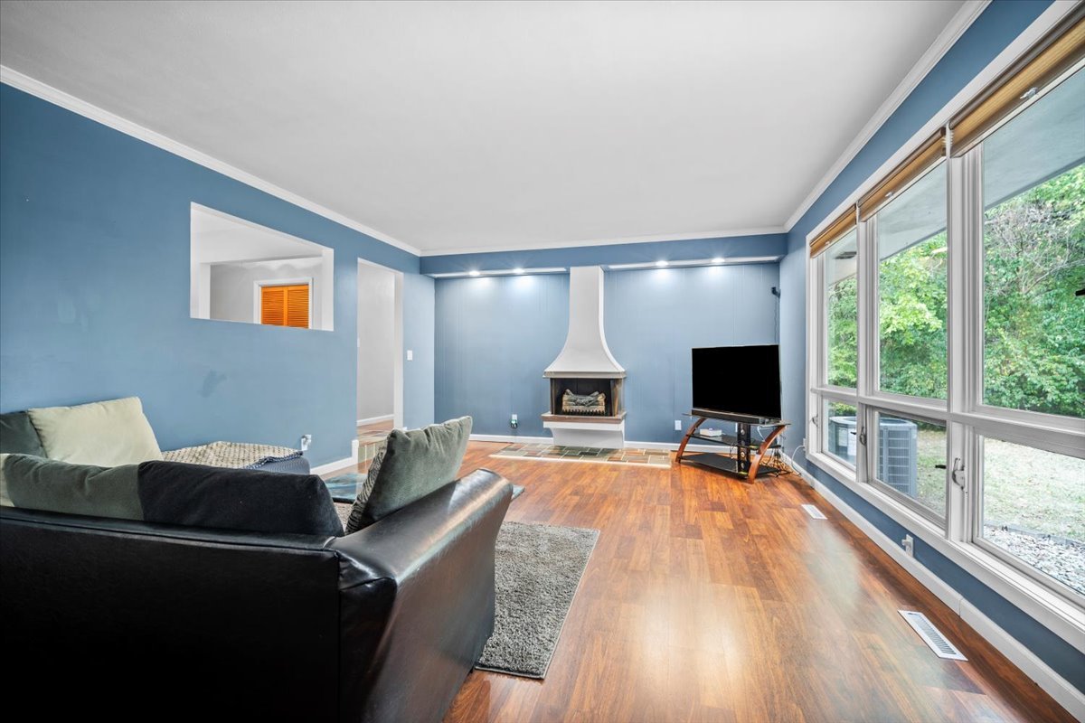 306 North Coolidge Street Normal, IL 61761 - Photo 10 of 32 a living room with furniture and a flat screen tv