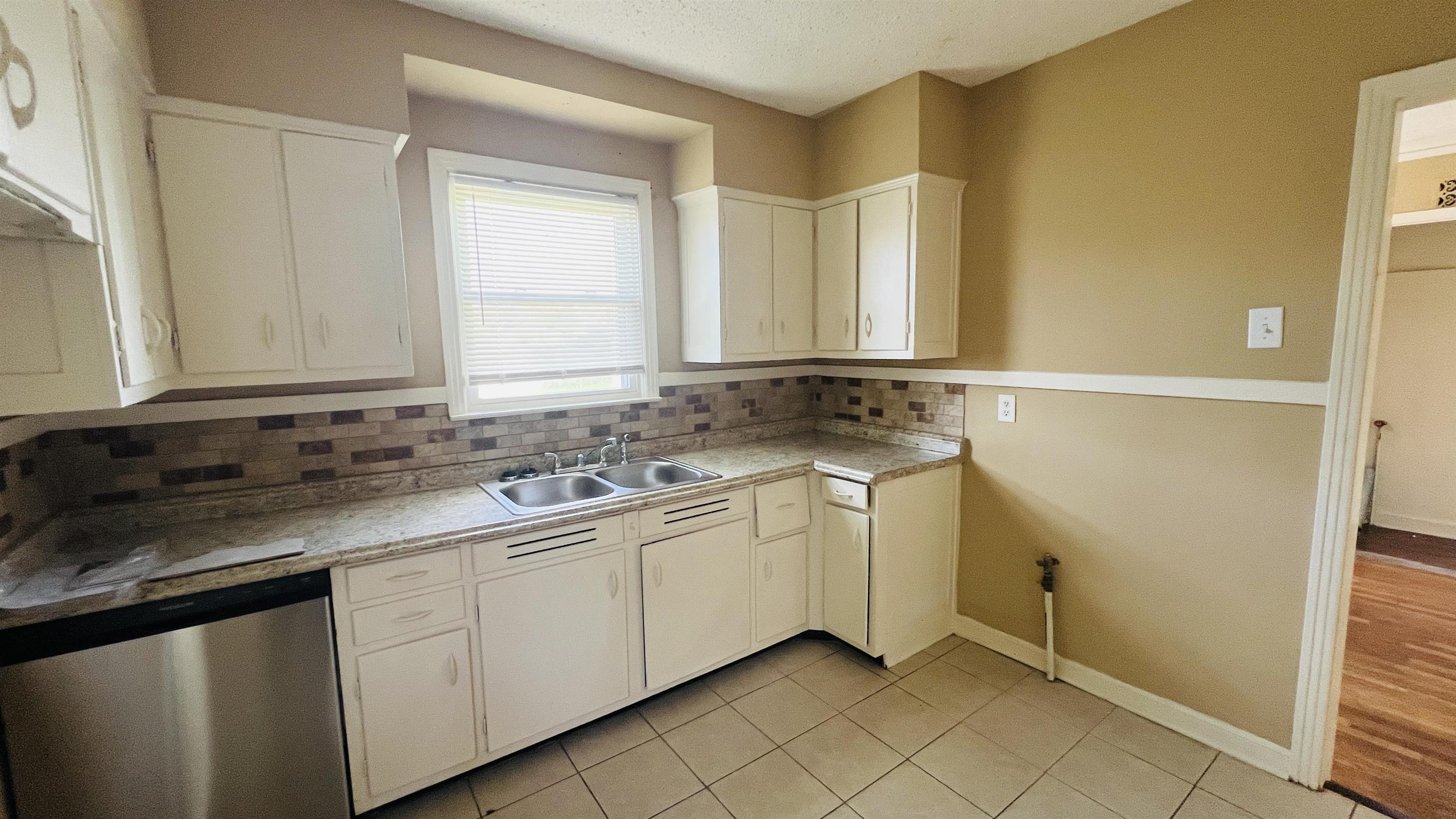 4868 Southern Avenue Memphis, TN 38117 - Photo 7 of 15 a bathroom with a sink and a mirror