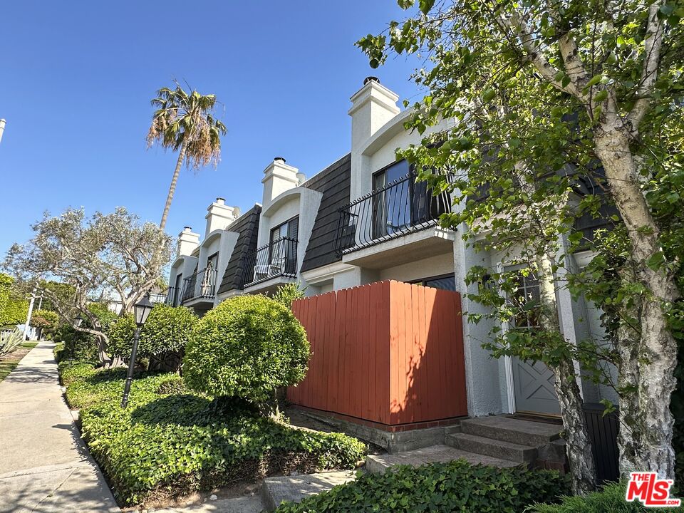 7862 West Manchester Avenue Playa del Rey, CA 90293 - Photo 2 of 43