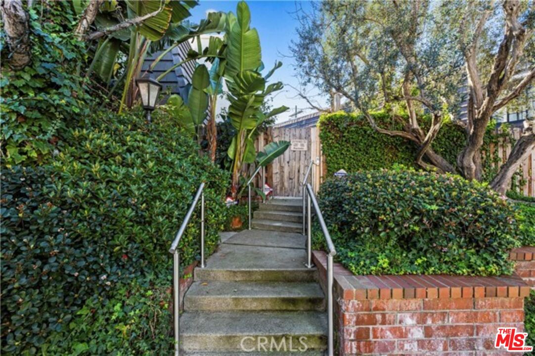 7862 West Manchester Avenue Playa del Rey, CA 90293 - Photo 3 of 43