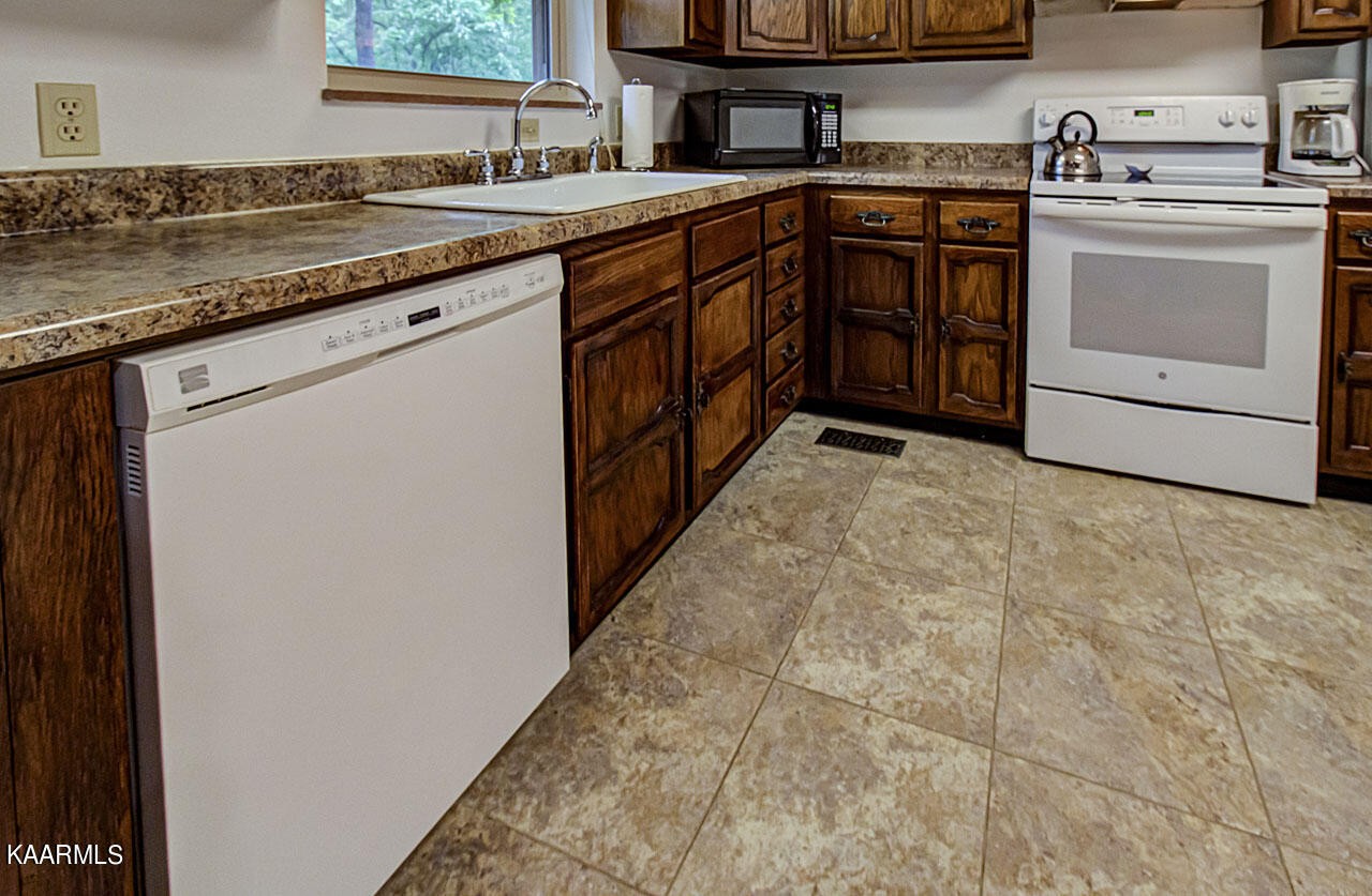 329 Candora Road Maryville, TN 37804 - Photo 13 of 43 Gallery Image 13