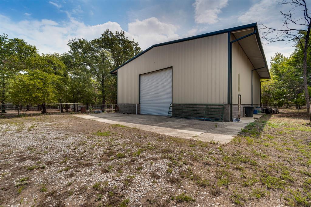 7251 Bennett Lawson Road Mansfield, TX 76063 - Photo 20 of 34 a backyard of a house