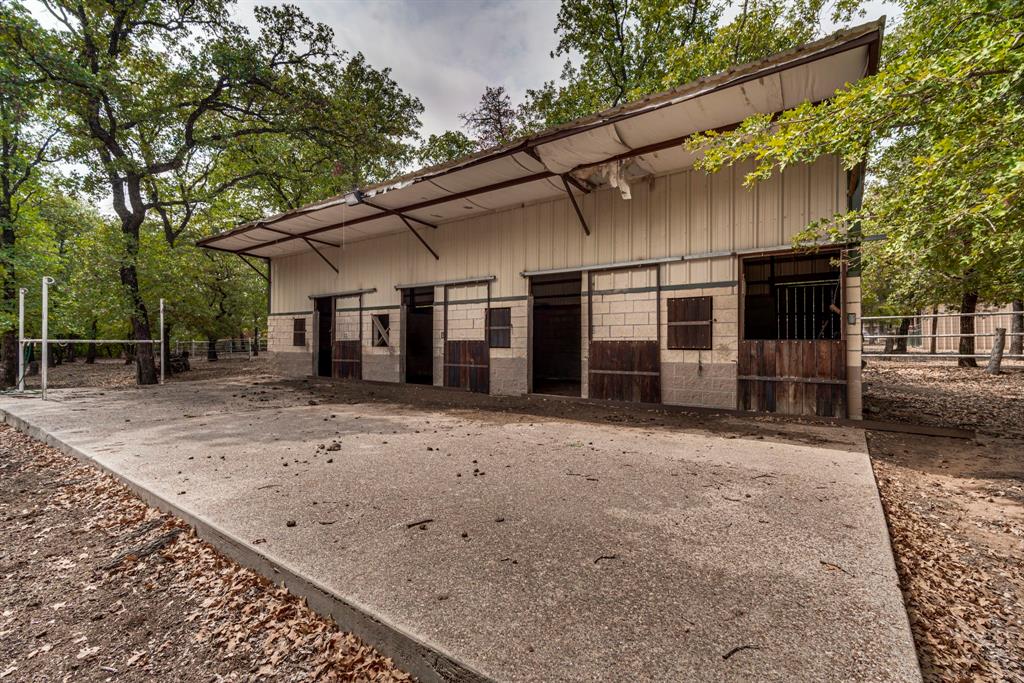 7251 Bennett Lawson Road Mansfield, TX 76063 - Photo 25 of 34 a view of a house with a backyard
