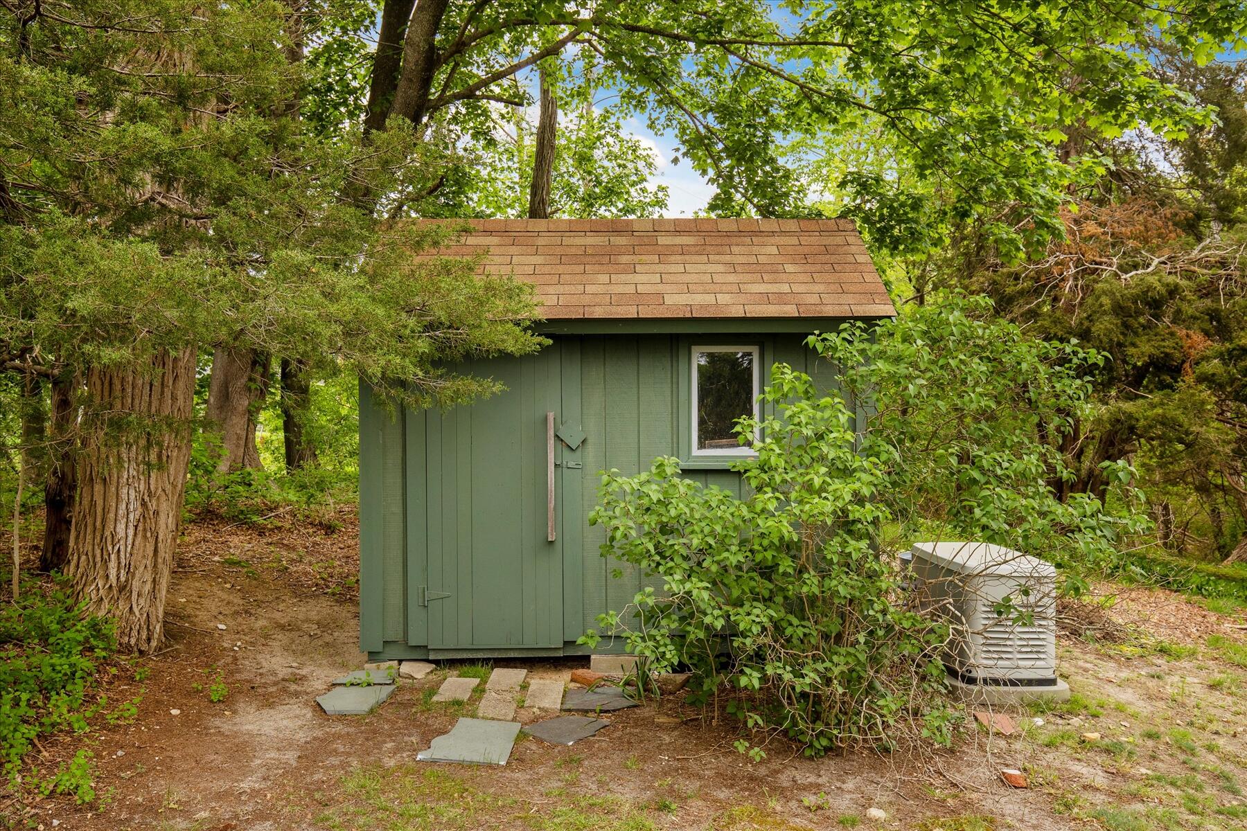 21 Quaker Road East Sandwich, MA 02537 - Photo 39 of 43 a backyard of a house