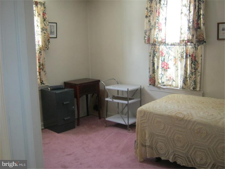 525 Lawrence Road Havertown, PA 19083 - Photo 4 of 9 Bedroom - Main