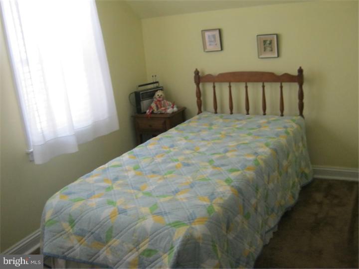 525 Lawrence Road Havertown, PA 19083 - Photo 5 of 9 Bedroom 2