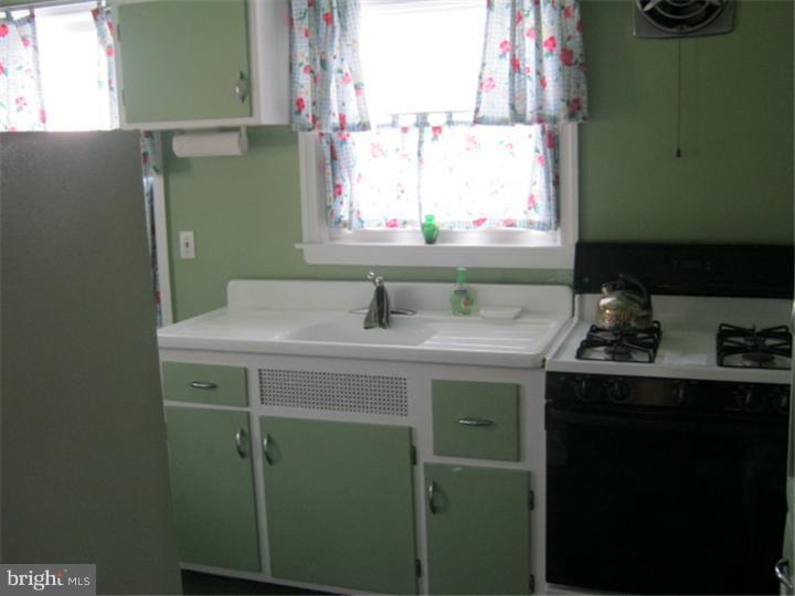525 Lawrence Road Havertown, PA 19083 - Photo 8 of 9 Kitchen