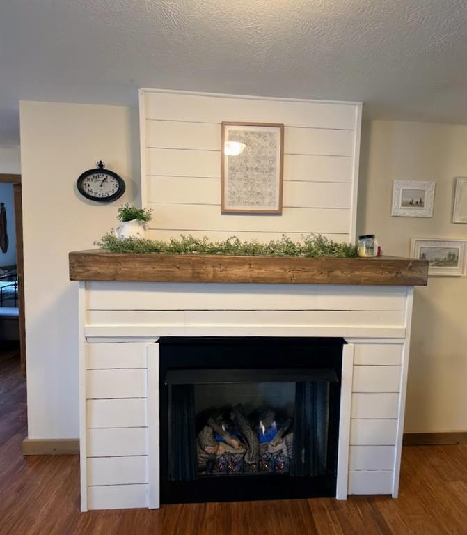 21 Werner Road Greenville, PA 16125 - Photo 7 of 34 Brand new gas log fireplace with permanent mantle