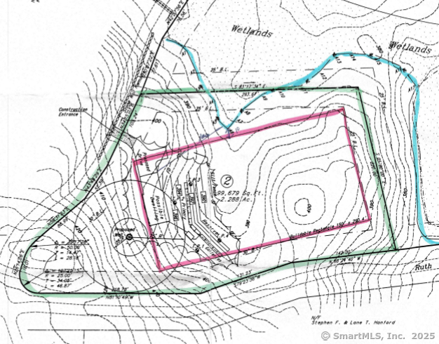 428 Plains Road Haddam, CT 06438 - Photo 2 of 7 a close up of a white wall with a white comforter