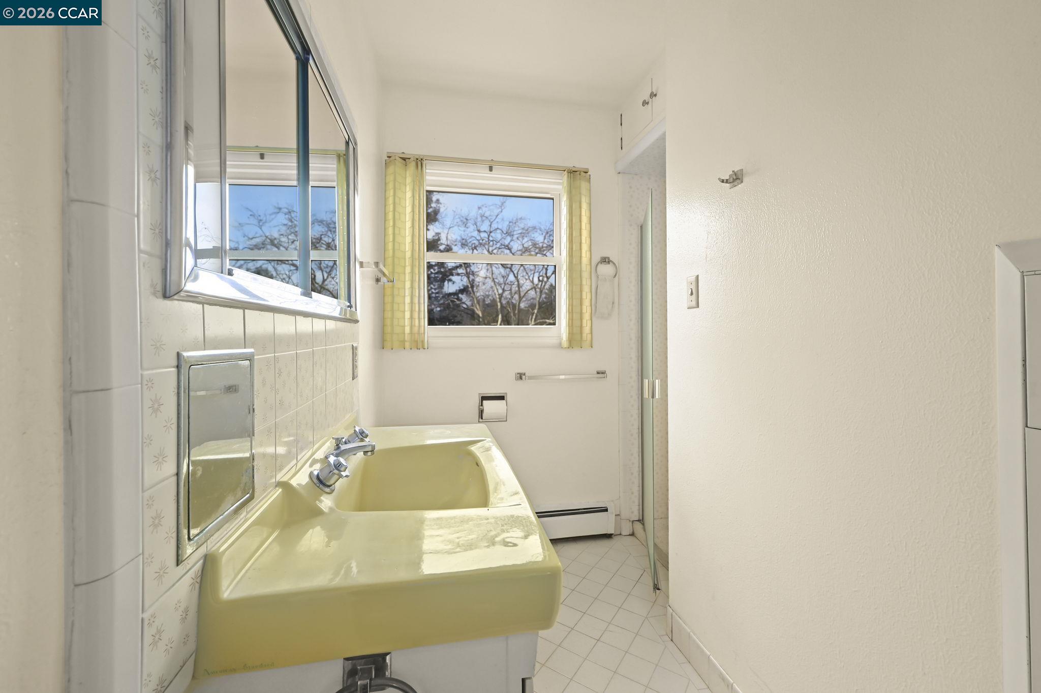1521 Sunset Loop Lafayette, CA 94549 - Photo 10 of 19 a bathroom with a sink and a bathtub
