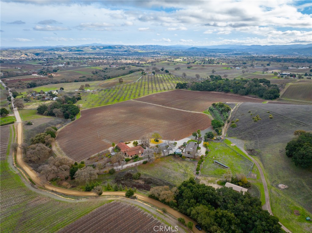 2135 Live Oak Road Paso Robles, CA 93446 - Photo 2 of 71 Gallery Image 2