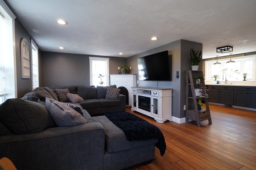 25 Cook Street Douglas, MA 01516 - Photo 9 of 38