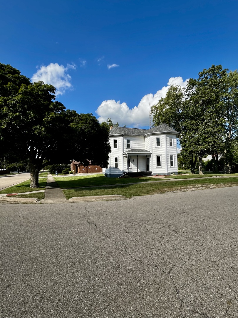 403 Uncas Street Tonica, IL 61370 - Photo 3 of 30 a view of a house with swimming pool and yard