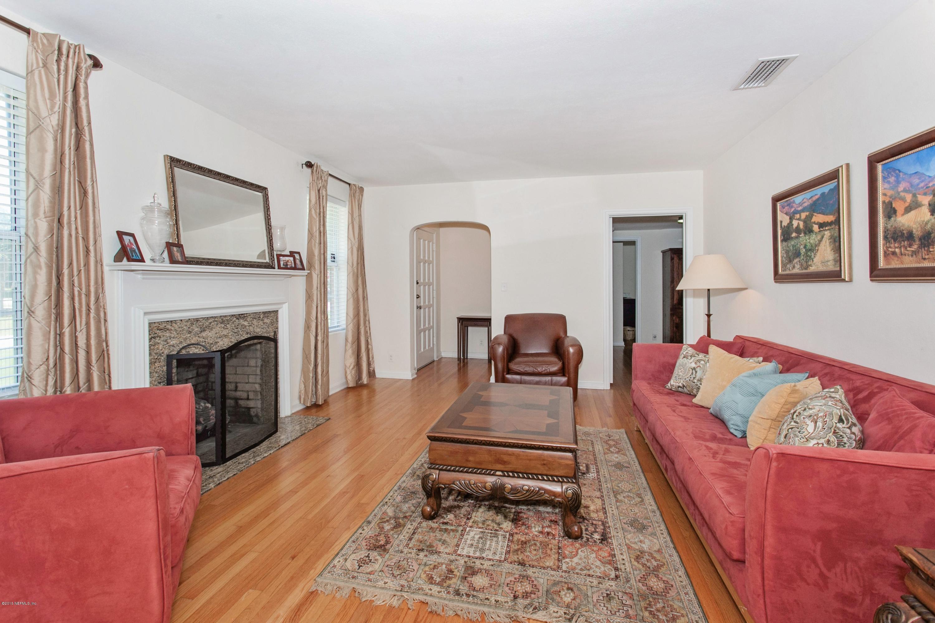 4174 Gadsden Road Jacksonville, FL 32207 - Photo 4 of 24 005_Living Room