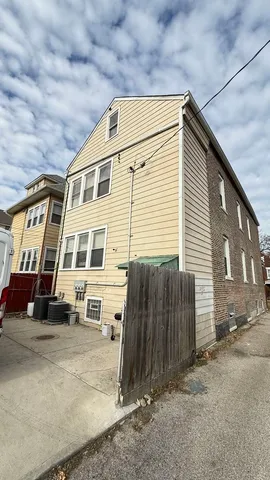 $1,800 | 3115 West 41st Place, Unit 1, Chicago, IL 60632