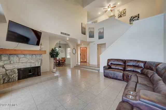 $2,400 | 517 South Marina Drive, Gilbert, AZ 85233