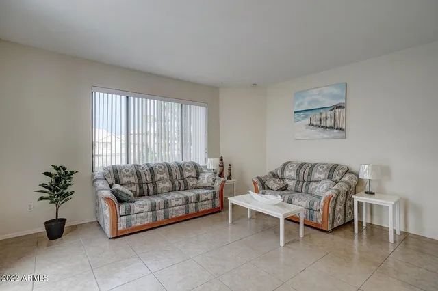 $2,400 | 517 South Marina Drive, Gilbert, AZ 85233