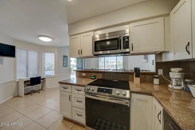 $2,400 | 517 South Marina Drive, Gilbert, AZ 85233