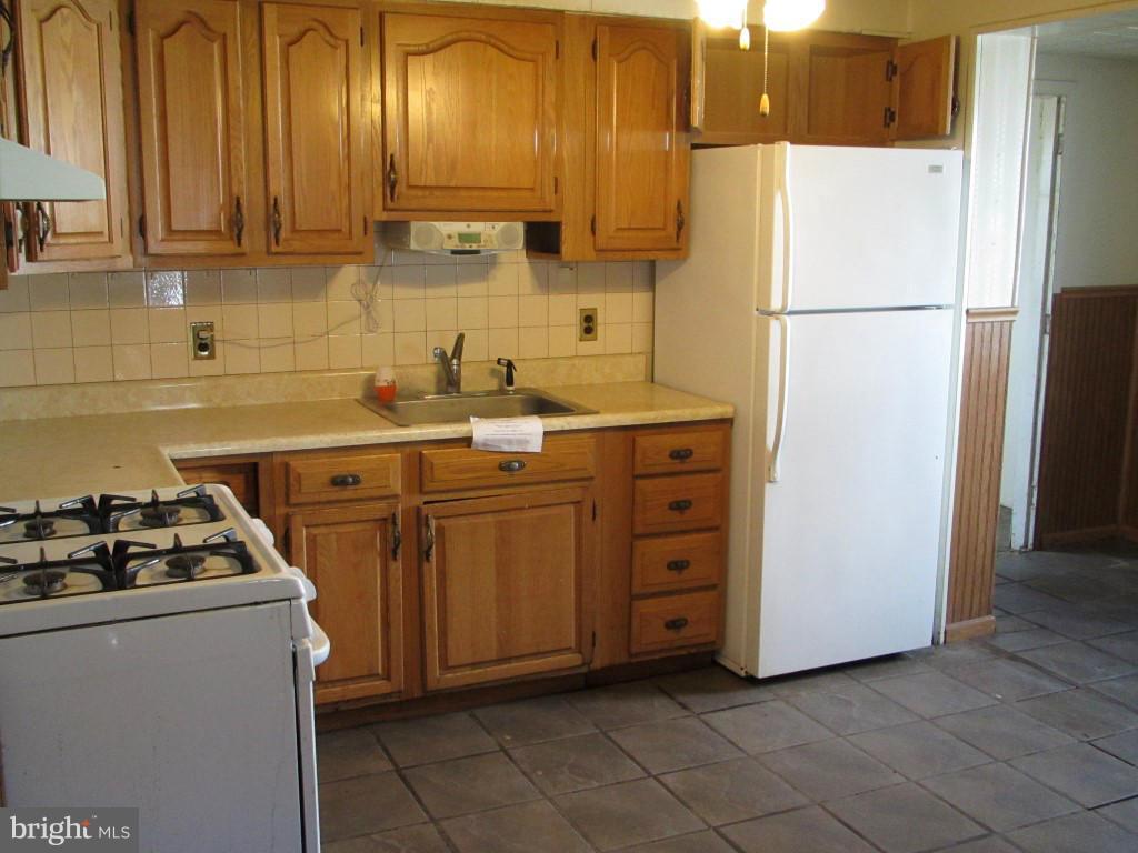 3410 Louth Road Baltimore, MD 21222 - Photo 4 of 11 Kitchen