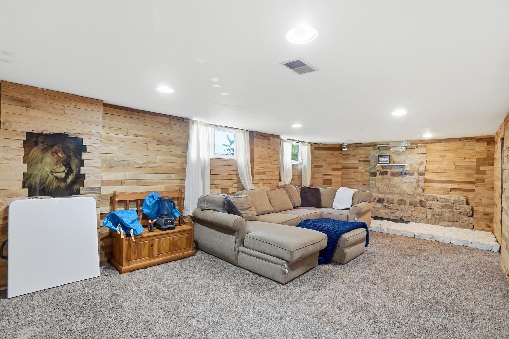 2093 Tupsfield Road Columbus, OH 43229 - Photo 23 of 34 Finished Basement