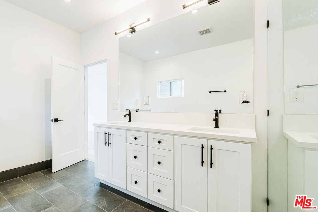 4574 Shadeway Road Lakewood, CA 90713 - Photo 14 of 25 Gallery Image 14