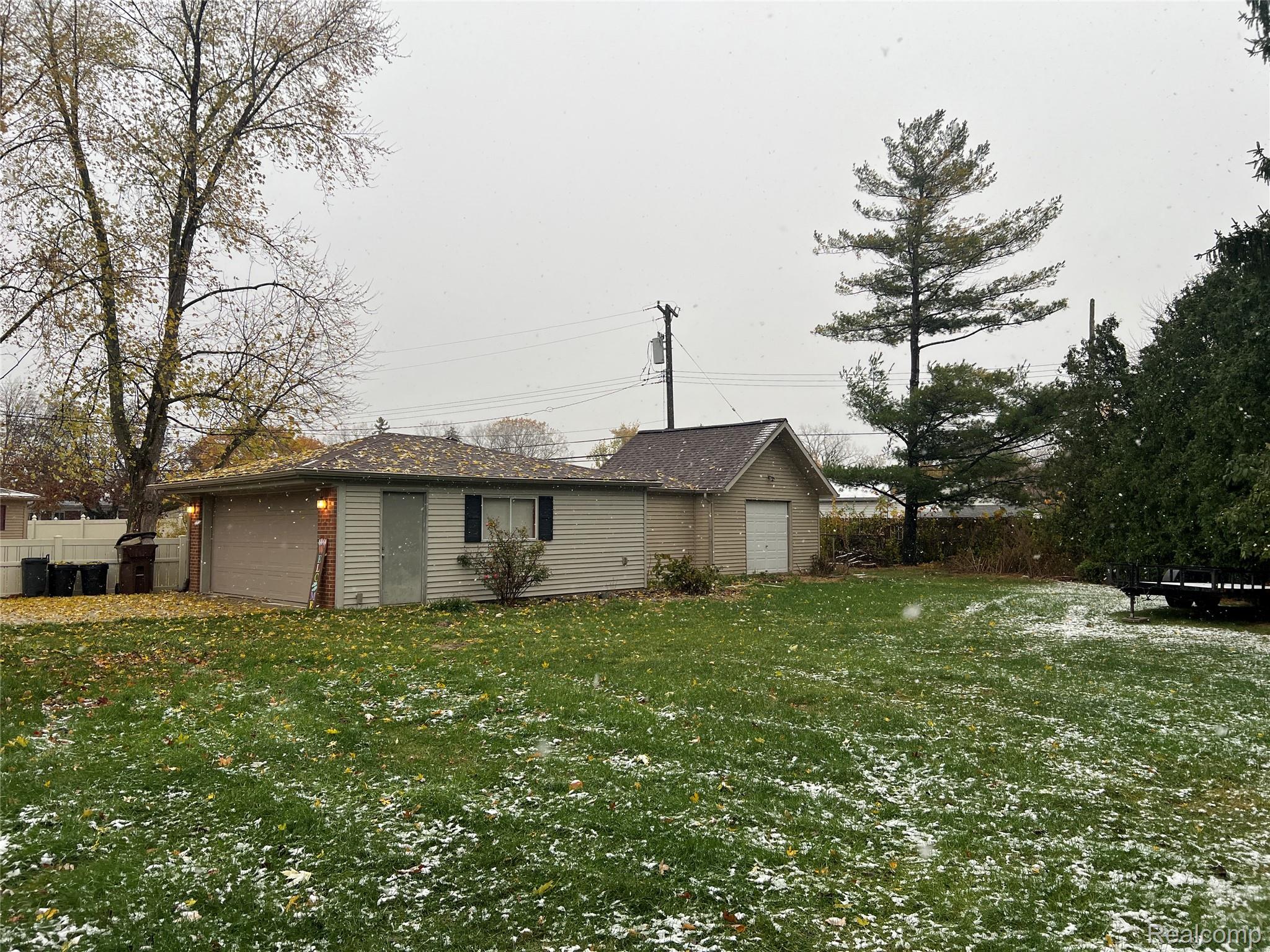36795 Greenbush Road Wayne, MI 48184 - Photo 38 of 61 View of side of property