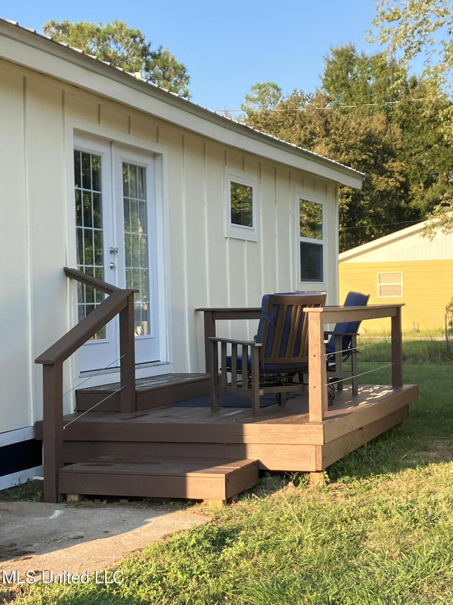 9200 Ocean Springs Road Ocean Springs, MS 39564 - Photo 12 of 12 OS-rd- deck