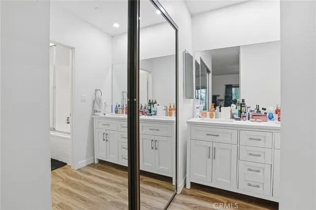 $584,000 | 6540 Hayvenhurst Avenue, Unit 3, Lake Balboa, CA 91406