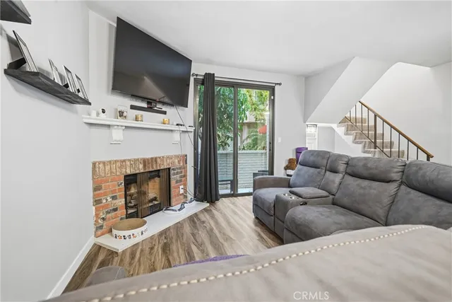 $584,000 | 6540 Hayvenhurst Avenue, Unit 3, Lake Balboa, CA 91406