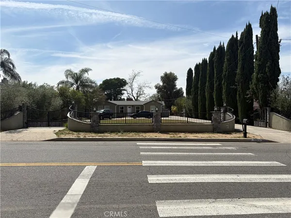 $1,300 | 12917 Gladstone Avenue, Sylmar, CA 91342