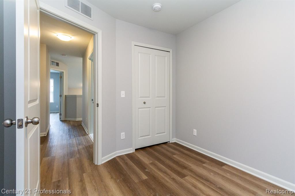 4931 Treeside Lane Troy, MI 48098 - Photo 27 of 32