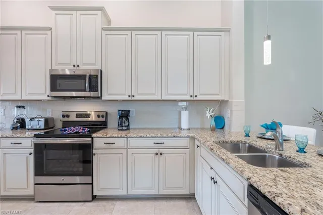 $5,800 | 9419 Benvenuto Court, Unit 204, Naples, FL 34119