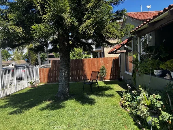 $774,900 | 2376 Locust Avenue, Long Beach, CA 90806
