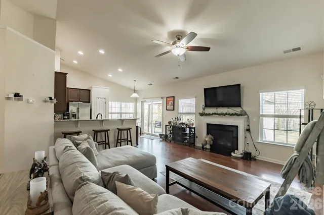 $2,700 | 5826 Castlecove Road, Charlotte, NC 28273