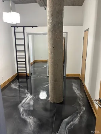 $1,300 | 2201 Locust Street, Unit 304, St. Louis, MO 63103