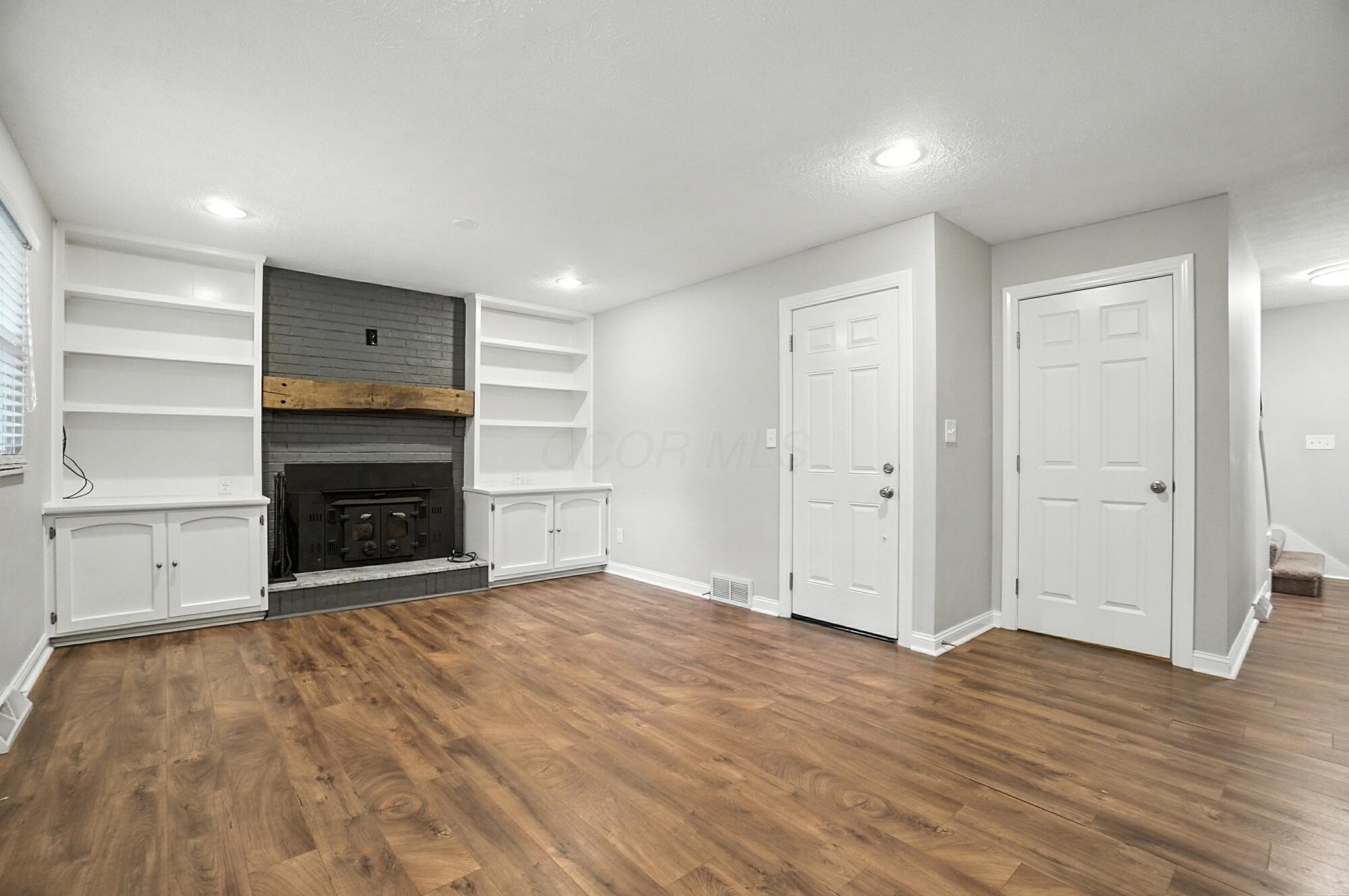 2269 Fishinger Road Upper Arlington, OH 43221 - Photo 27 of 107 built-ins flanking the fireplace