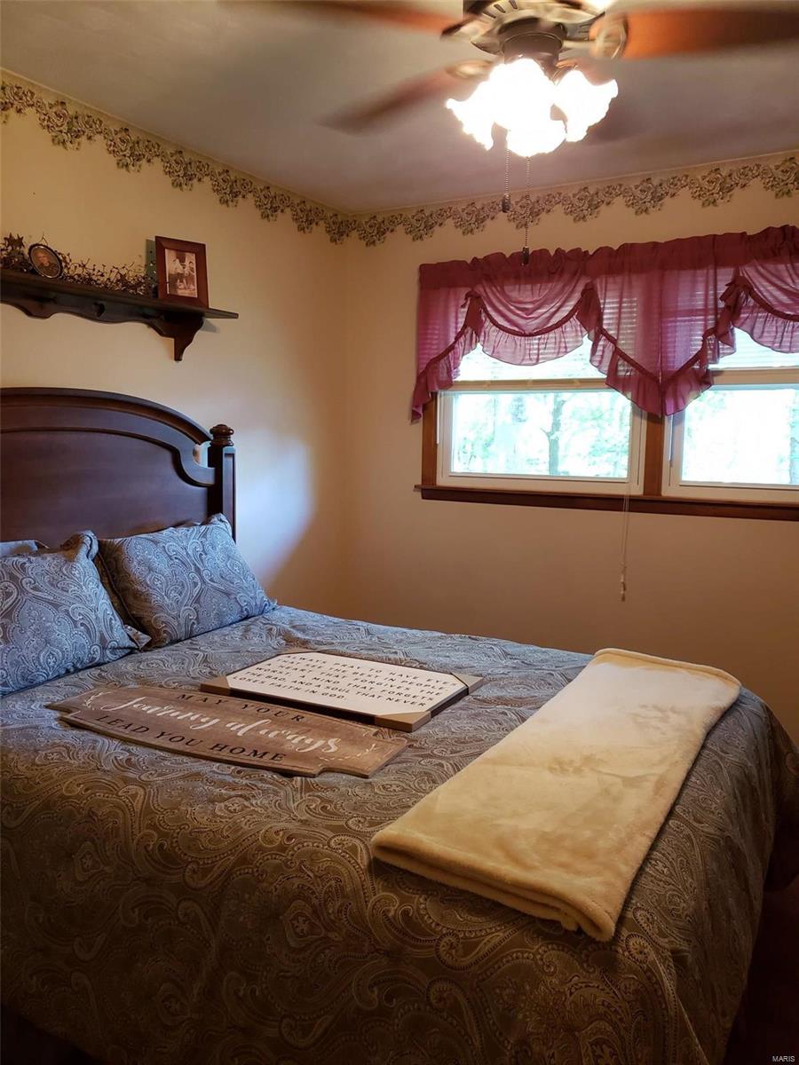 48 Smoketree Road Hillsboro, IL 62049 - Photo 14 of 22